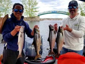 client-peche-mouche-ouananiche-riviere-lac-st-jean avis de client de aventure lac saint jean lors d'une belle pêche a la ouananiche ouverture de la saison de pêche trip de pêche au lac st jean entre ami station de lavage bateau carte