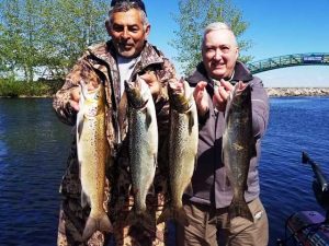 vacance-activite-ete-automne-peche-idee-lac-st-jean vacance au lac st jean idée activité avec le guide de pêche charles dufour de aventure lac st jan activité vacance route de roberval près du zoo de st félicien au quebec